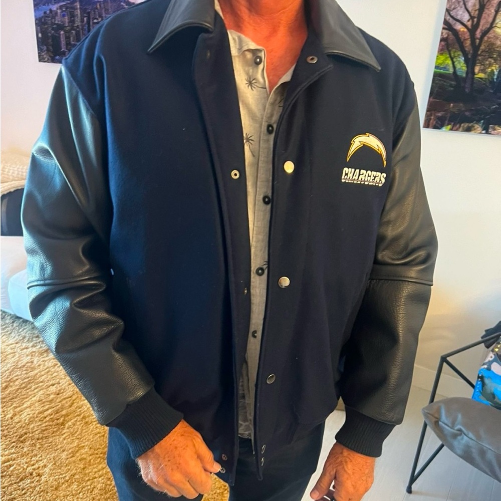 Chargers warn bomber jacket